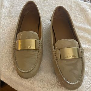 Calvin Klein Lisette patent loafer: light gray/taupe